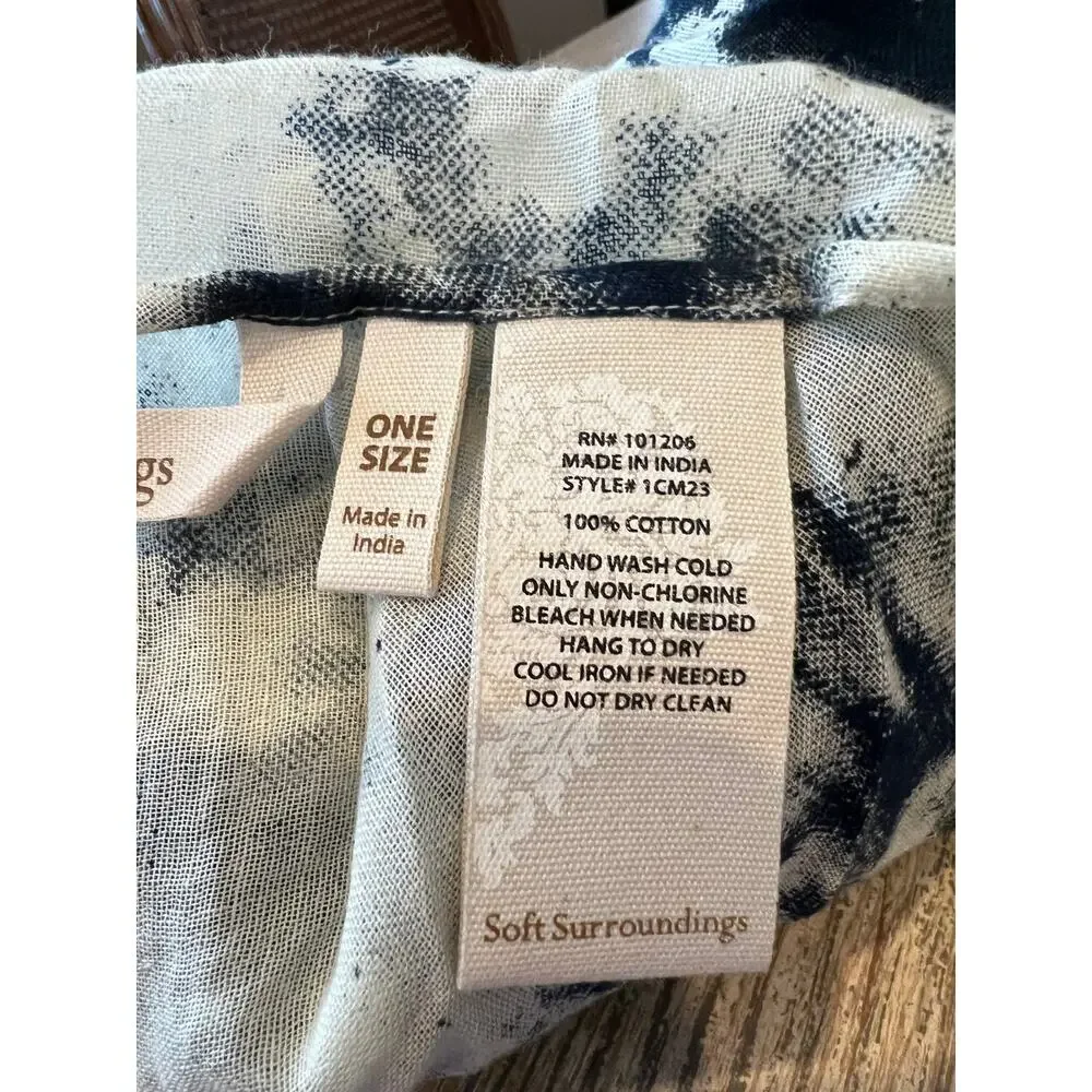 Soft Surroundings Large Lightweight Travel Scarf Black Cream Blot Print